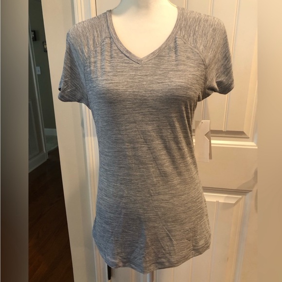 Athletic Top Size Medium Bundle: Red Jeans NYC Tank Top & Legend V-Neck Tee - Picture 5 of 8